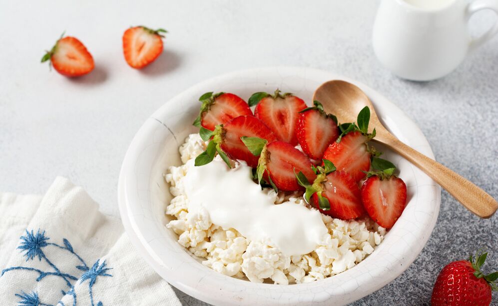 Извара с ягоди - здравословна закуска за тези, които искат да отслабнат