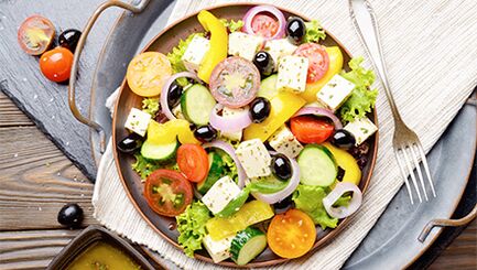 Зеленчукови салати в средиземноморската диета за тези, които искат да отслабнат