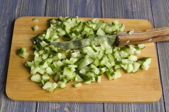 Краставицата е нискокалоричен зеленчук, подходящ за приготвяне на смутита. 